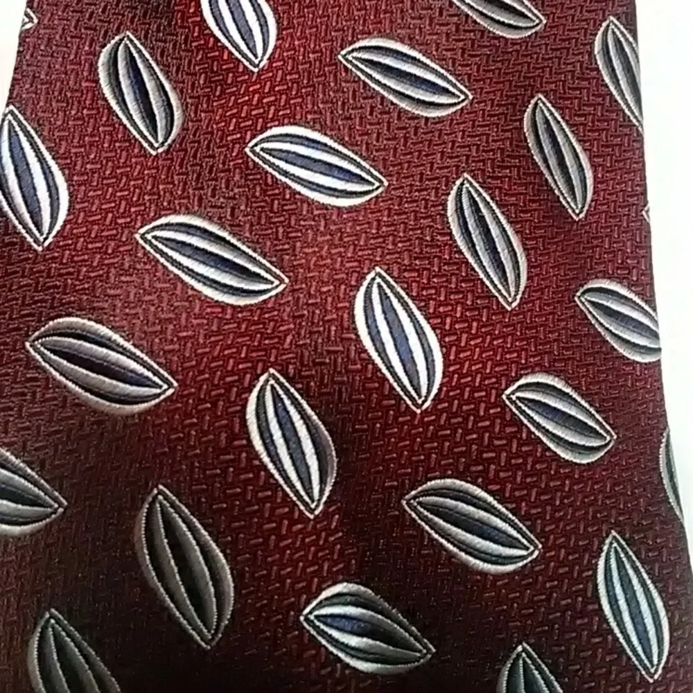 NWT Men's JoS A. Bank Tie